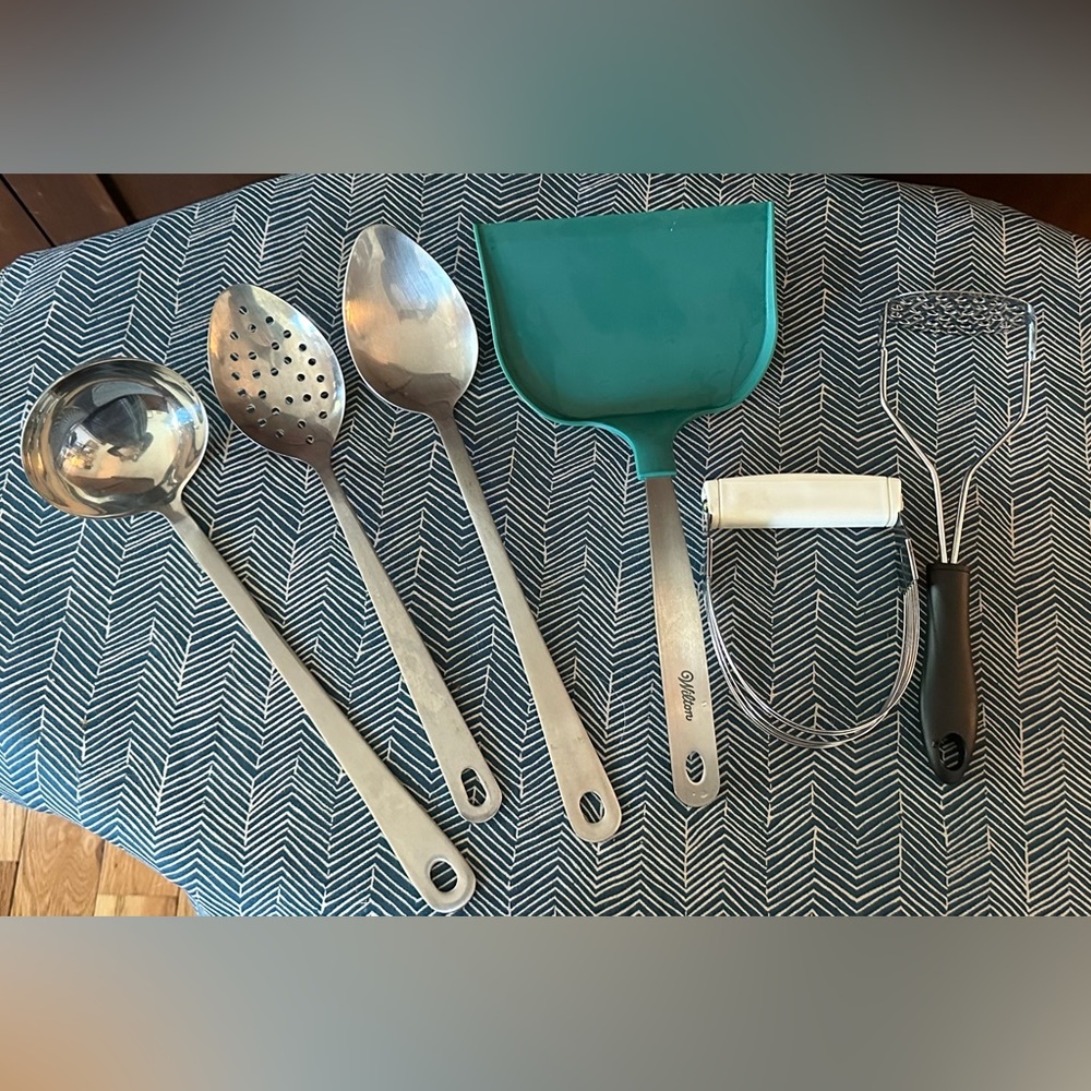 Assortment of quality kitchen tools 🤎